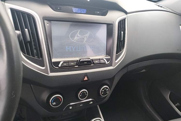 Used Hyundai ix25 2015 1.6L Automatic Two-Wheel Drive Smart GLS Trim Audio And AC Panel