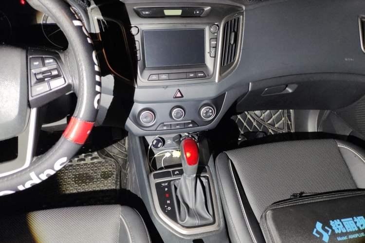 Used Hyundai ix25 2015 1.6L Automatic Two-Wheel Drive Smart GLS Trim Audio And AC Panel