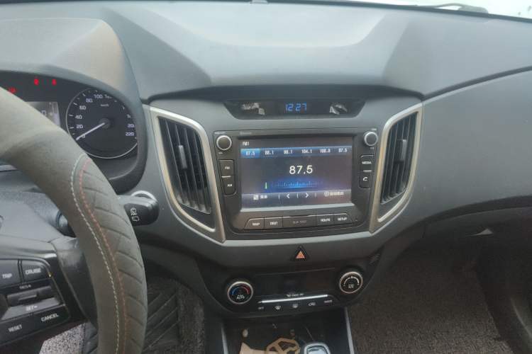 Used Hyundai ix25 2015 2.0L Automatic Two-Wheel Drive Intelligent GLS Audio And AC Panel