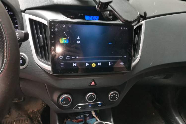 Used Hyundai ix25 2015 1.6L Automatic Two-Wheel Drive Smart GLS Trim Audio And AC Panel