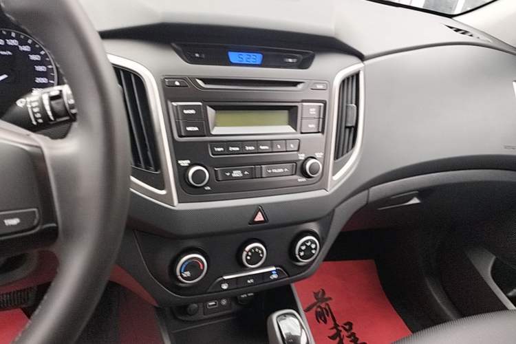 Used Hyundai ix25 2015 1.6L Automatic Two-Wheel Drive Smart GLS Trim Audio And AC Panel