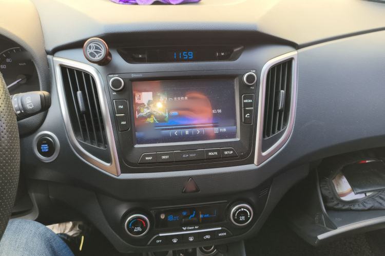 Used Hyundai ix25 2015 1.6L Automatic Two-Wheel-Drive Deluxe DLX Model Audio And AC Panel