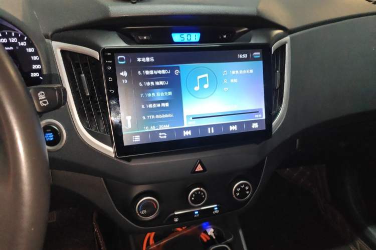 Used Hyundai ix25 2015 1.6L Automatic Two-Wheel Drive Smart GLS Trim Audio And AC Panel
