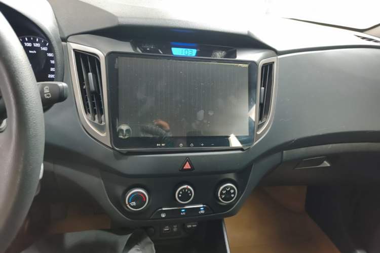 Used Hyundai ix25 2015 1.6L Manual Two-Wheel Drive Fashionable GS Model Audio And AC Panel