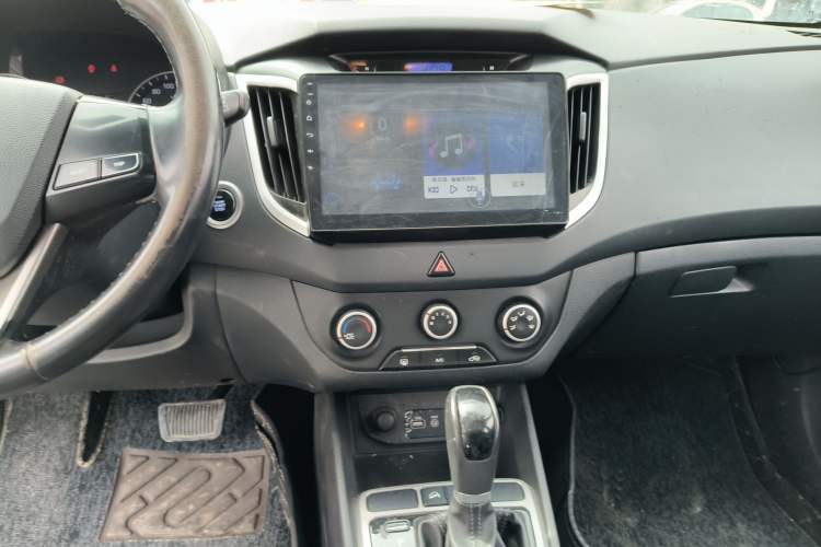 Used Hyundai ix25 2015 1.6L Automatic Two-Wheel Drive Smart GLS Trim Audio And AC Panel