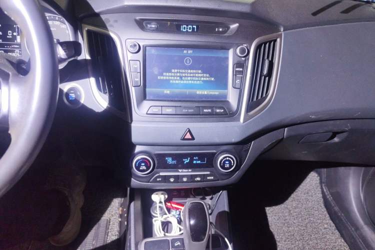 Used Hyundai ix25 2015 1.6L Automatic Two-Wheel-Drive Deluxe DLX Model Audio And AC Panel