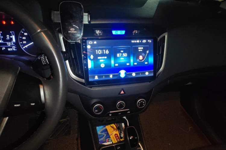 Used Hyundai ix25 2015 1.6L Automatic Two-Wheel Drive Smart GLS Trim Audio And AC Panel
