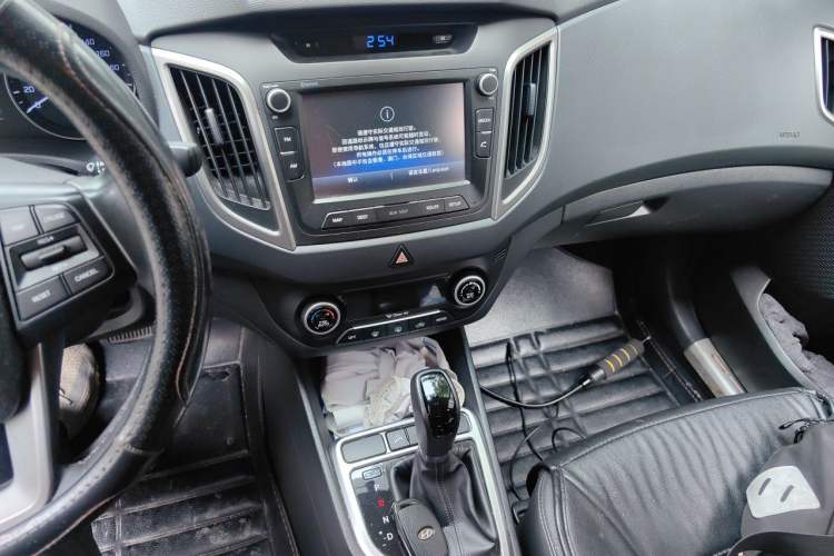 Used Hyundai ix25 2015 2.0L Automatic Two-Wheel Drive Intelligent GLS Audio And AC Panel