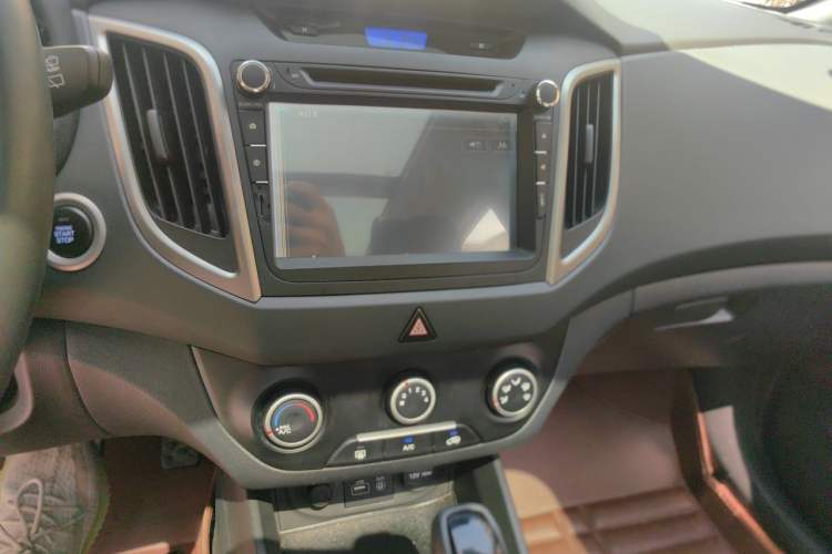 Used Hyundai ix25 2015 1.6L Automatic Two-Wheel Drive Smart GLS Trim Audio And AC Panel