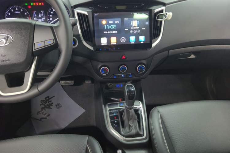 Used Hyundai ix25 2015 1.6L Automatic Two-Wheel Drive Smart GLS Trim Audio And AC Panel