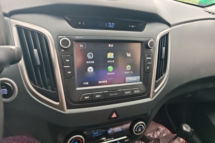 Used Hyundai ix25 2015 1.6L Automatic Two-Wheel-Drive Deluxe DLX Model Audio And AC Panel