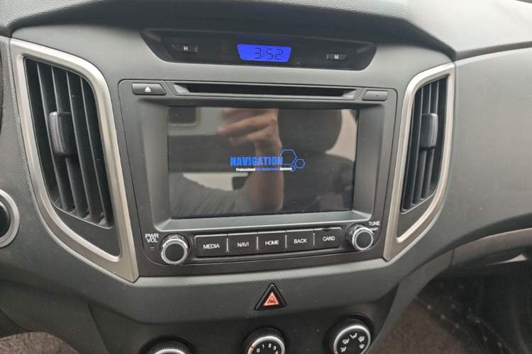 Used Hyundai ix25 2015 1.6L Automatic Two-Wheel Drive Smart GLS Trim Audio And AC Panel