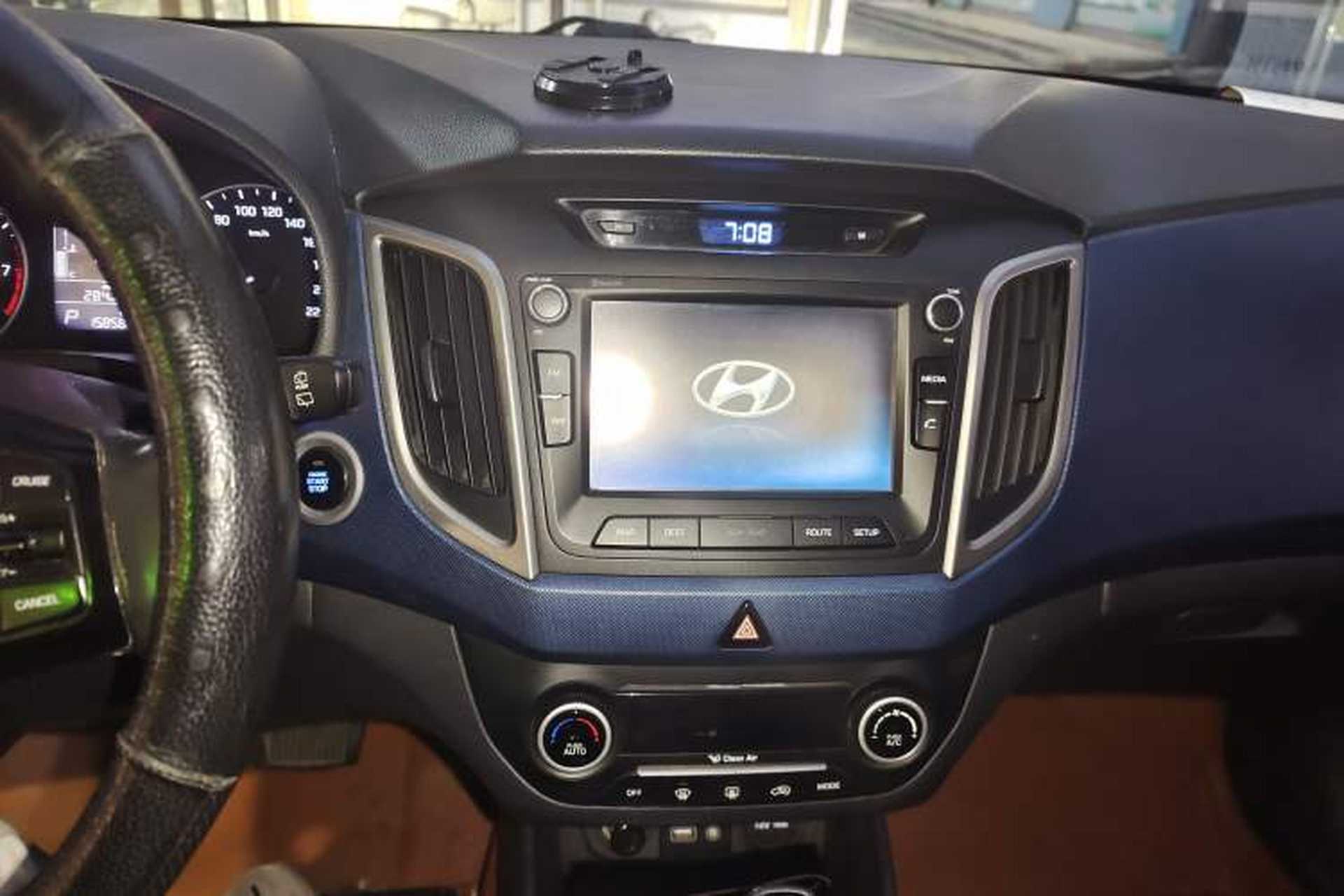 Used Hyundai ix25 2015 1.6L Automatic Two-Wheel-Drive Deluxe DLX Model Audio And AC Panel