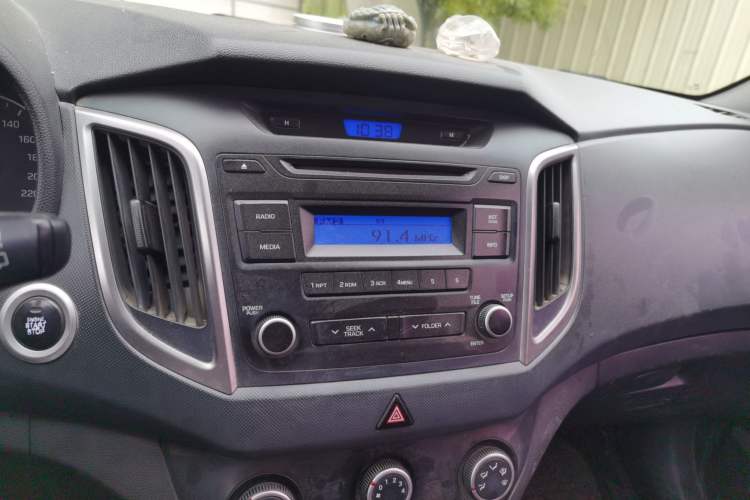 Used Hyundai ix25 2015 1.6L Automatic Two-Wheel Drive Smart GLS Trim Audio And AC Panel