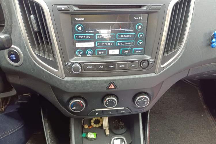 Used Hyundai ix25 2015 1.6L Automatic Two-Wheel Drive Smart GLS Trim Audio And AC Panel