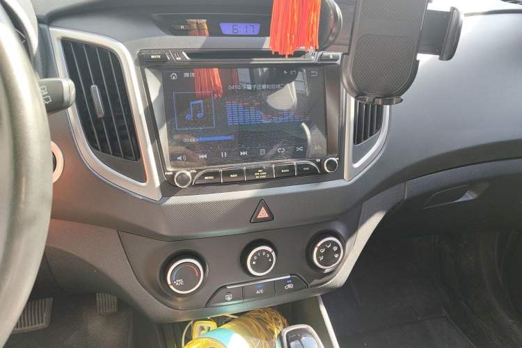 Used Hyundai ix25 2015 1.6L Automatic Two-Wheel Drive Smart GLS Trim Audio And AC Panel