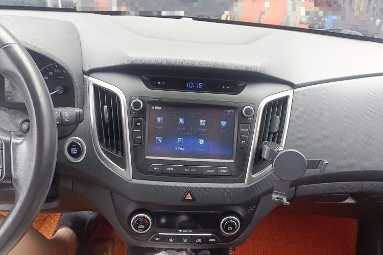 Used Hyundai ix25 2015 1.6L Automatic Two-Wheel-Drive Deluxe DLX Model Audio And AC Panel