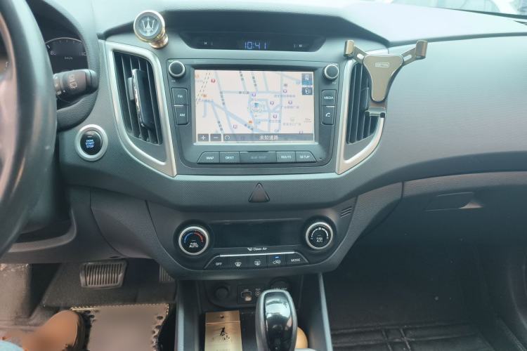 Used Hyundai ix25 2015 1.6L Automatic Two-Wheel-Drive Deluxe DLX Model Audio And AC Panel
