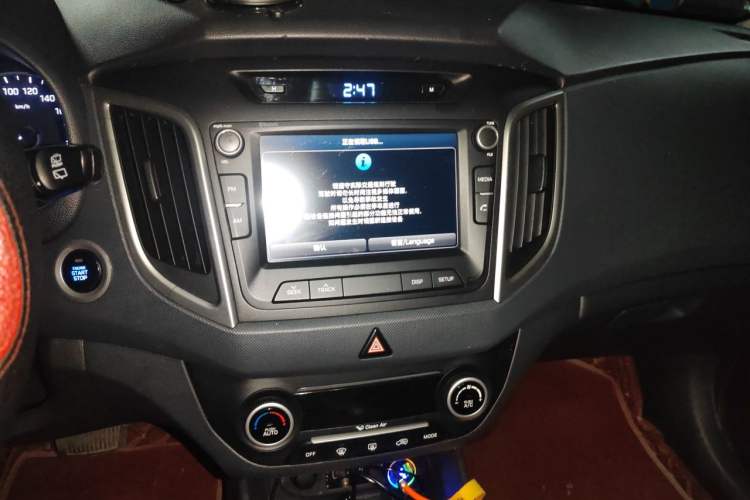 Used Hyundai ix25 2015 1.6L Automatic Two-Wheel-Drive Deluxe DLX Model Audio And AC Panel