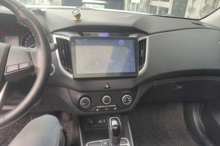 Used Hyundai ix25 2015 1.6L Automatic Two-Wheel Drive Smart GLS Trim Audio And AC Panel