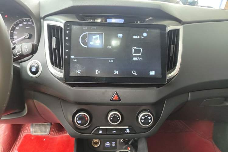 Used Hyundai ix25 2015 1.6L Automatic Two-Wheel Drive Smart GLS Trim Audio And AC Panel