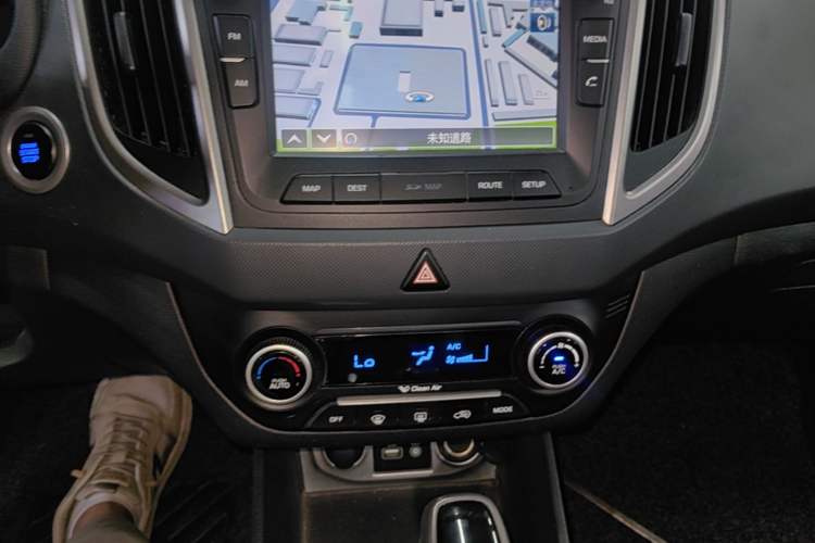 Used Hyundai ix25 2015 1.6L Automatic Two-Wheel-Drive Deluxe DLX Model Audio And AC Panel