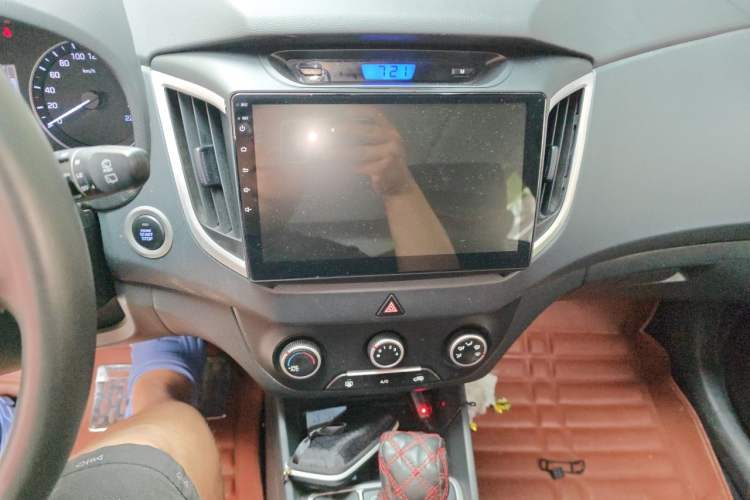 Used Hyundai ix25 2015 1.6L Automatic Two-Wheel Drive Smart GLS Trim Audio And AC Panel