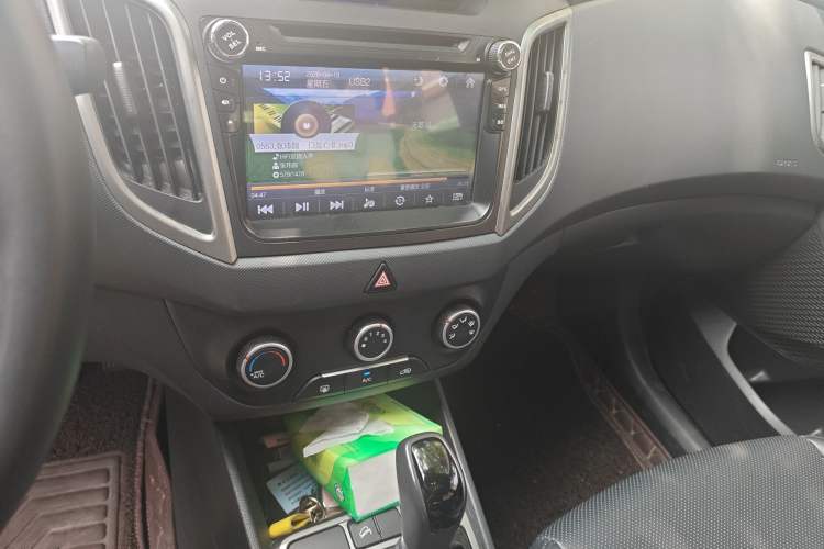 Used Hyundai ix25 2015 1.6L Automatic Two-Wheel Drive Smart GLS Trim Audio And AC Panel