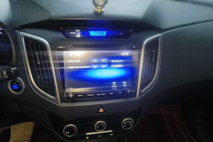 Used Hyundai ix25 2015 1.6L Automatic Two-Wheel Drive Smart GLS Trim Audio And AC Panel