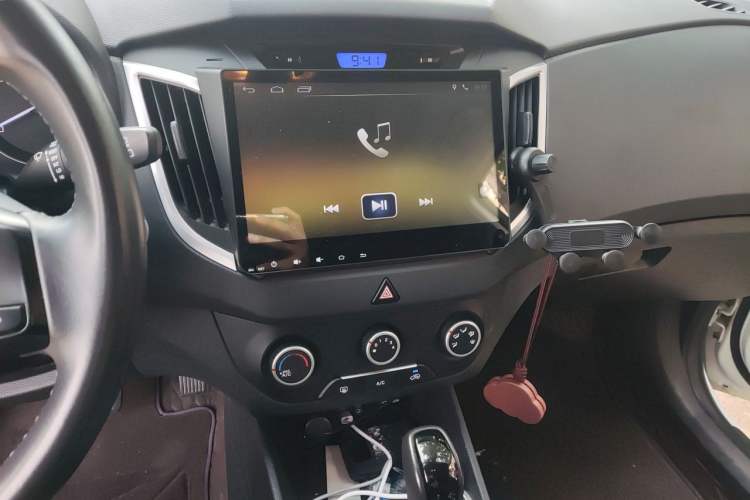 Used Hyundai ix25 2015 1.6L Automatic Two-Wheel Drive Smart GLS Trim Audio And AC Panel