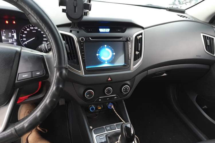 Used Hyundai ix25 2015 1.6L Automatic Two-Wheel-Drive Deluxe DLX Model Audio And AC Panel