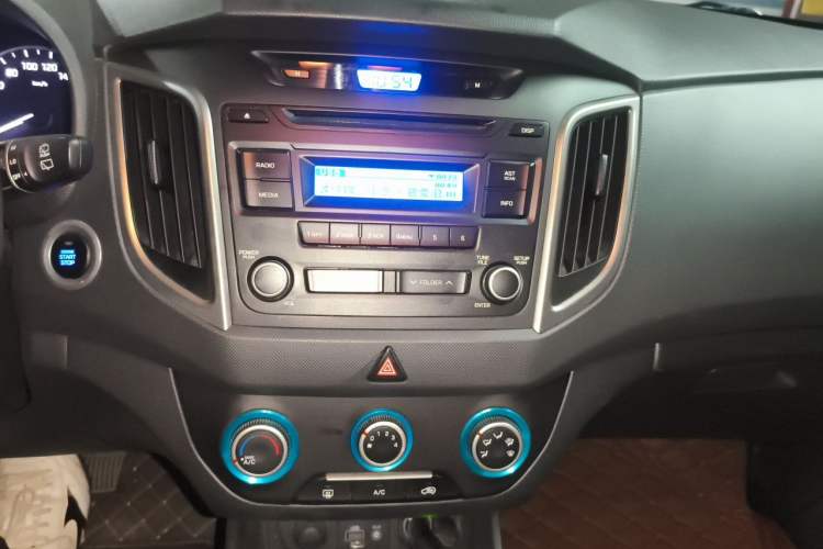 Used Hyundai ix25 2015 1.6L Automatic Two-Wheel Drive Smart GLS Trim Audio And AC Panel