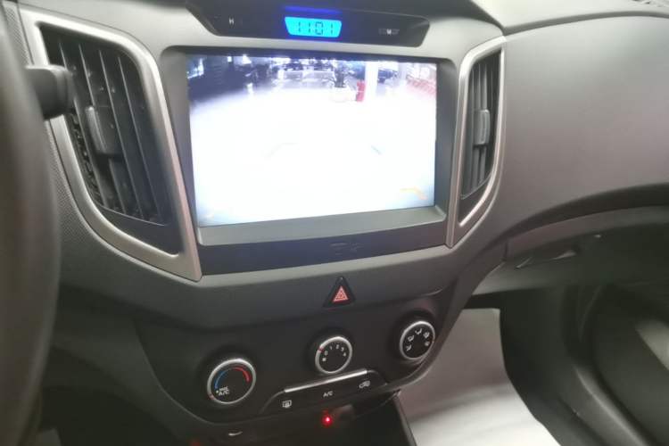 Used Hyundai ix25 2015 1.6L Automatic Two-Wheel Drive Smart GLS Trim Audio And AC Panel