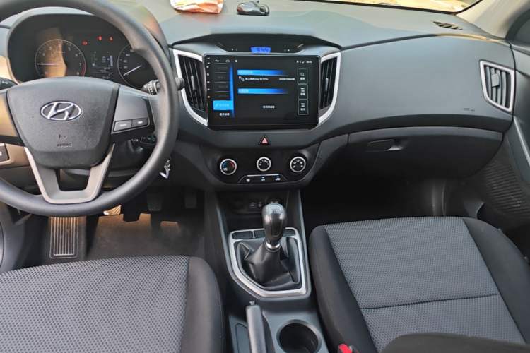 Used Hyundai ix25 2015 1.6L Manual Two-Wheel Drive Fashionable GS Model Audio And AC Panel