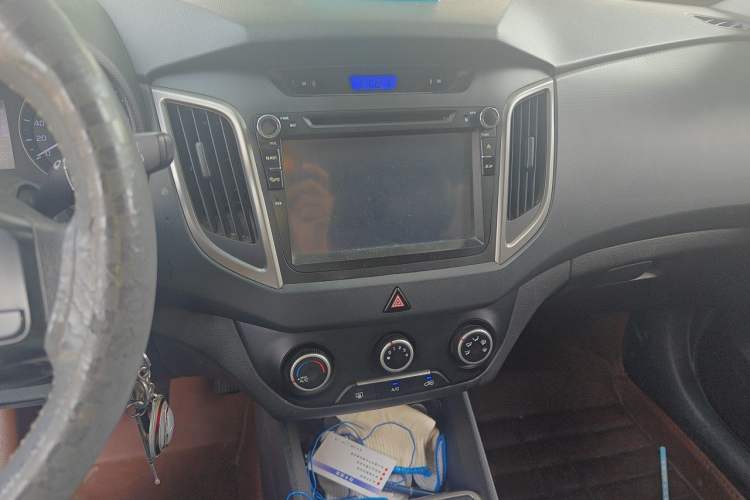 Used Hyundai ix25 2015 1.6L Manual Two-Wheel Drive Fashionable GS Model Audio And AC Panel