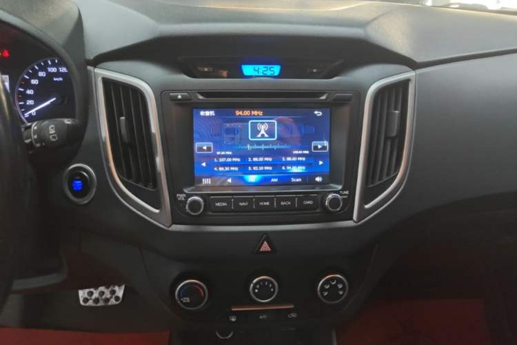 Used Hyundai ix25 2015 1.6L Automatic Two-Wheel Drive Smart GLS Trim Audio And AC Panel
