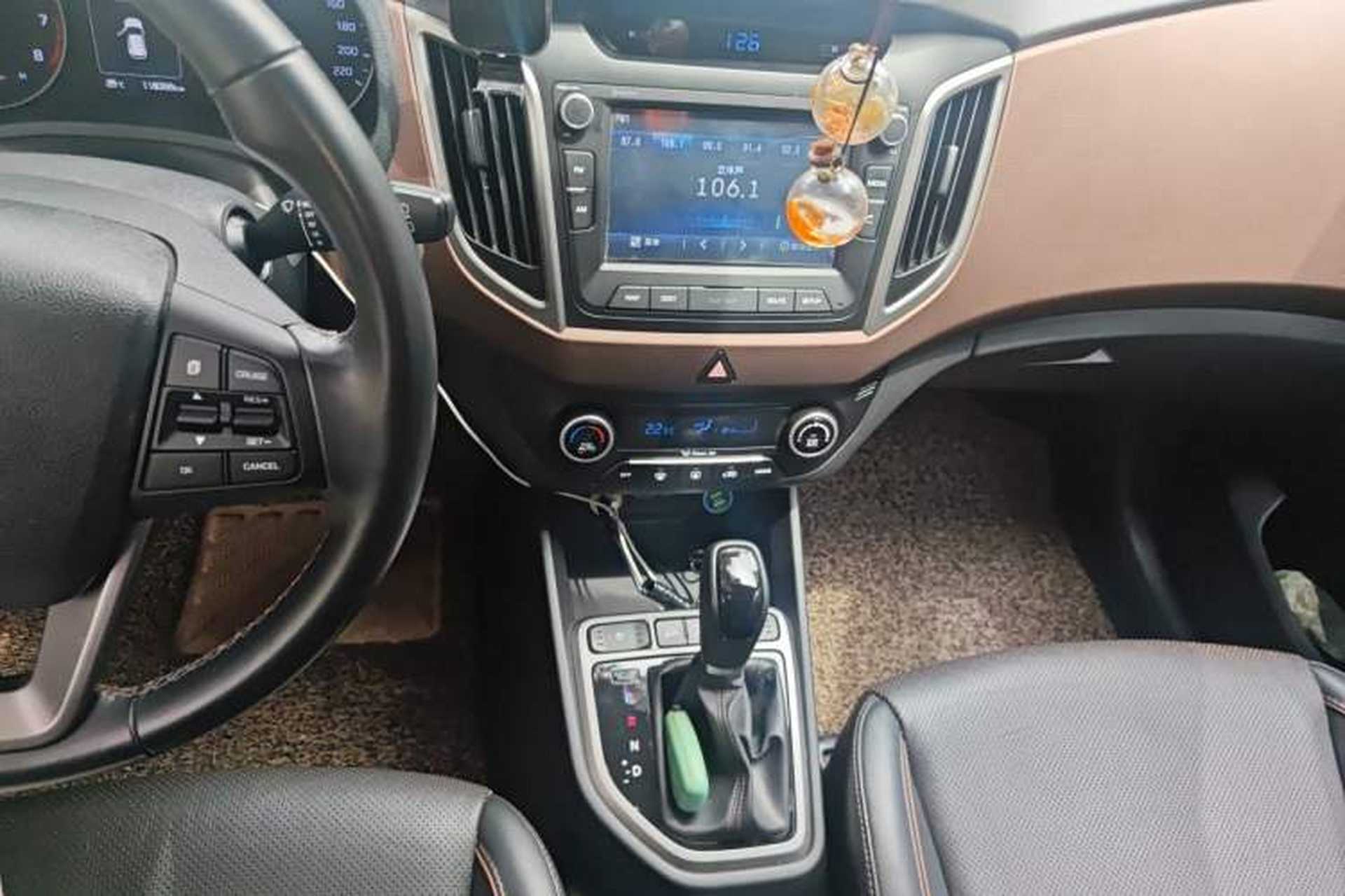 Used Hyundai ix25 2015 2.0L Automatic 4x4 Deluxe DLX Audio And AC Panel