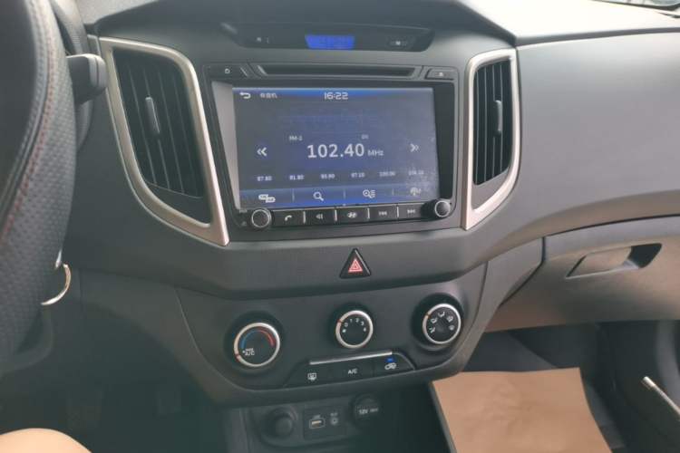 Used Hyundai ix25 2015 1.6L Manual Two-Wheel Drive Fashionable GS Model Audio And AC Panel