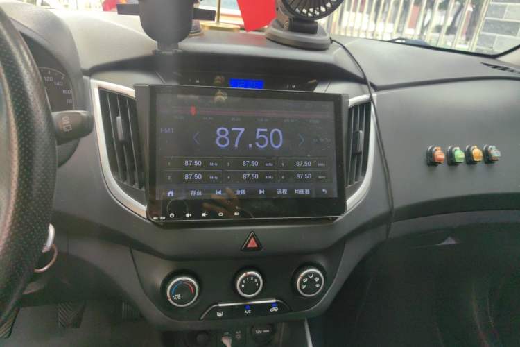 Used Hyundai ix25 2015 1.6L Manual Two-Wheel Drive Fashionable GS Model Audio And AC Panel
