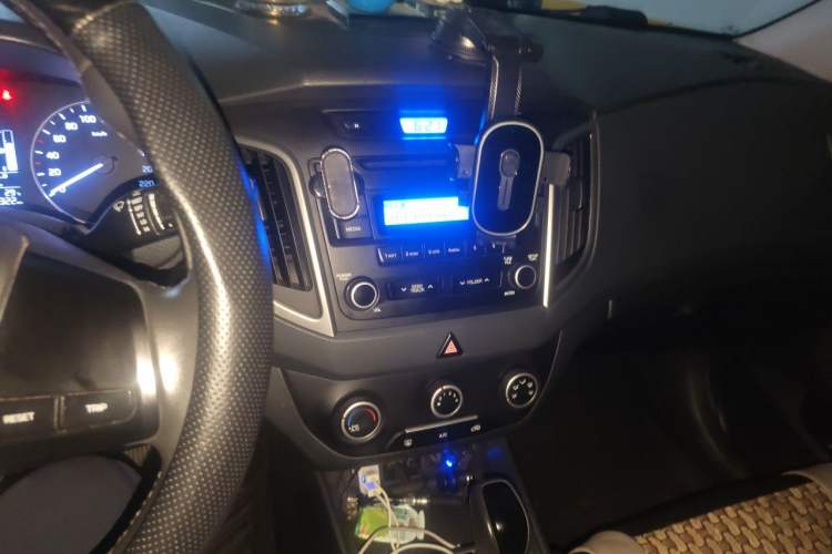 Used Hyundai ix25 2015 1.6L Automatic Two-Wheel Drive Smart GLS Trim Audio And AC Panel