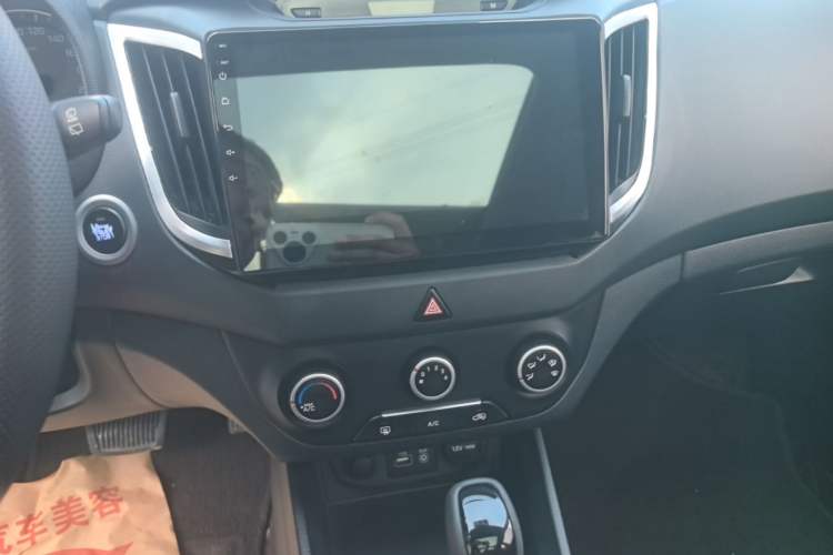 Used Hyundai ix25 2015 1.6L Automatic Two-Wheel Drive Smart GLS Trim Audio And AC Panel