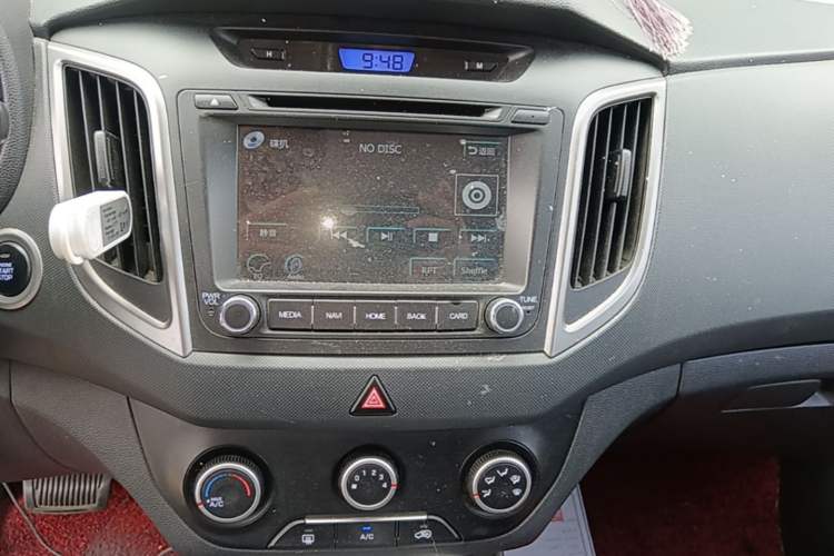 Used Hyundai ix25 2015 1.6L Automatic Two-Wheel Drive Smart GLS Trim Audio And AC Panel