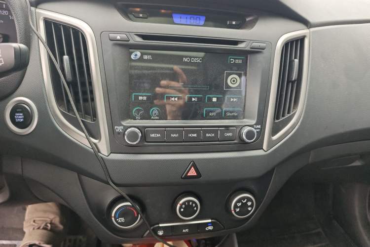 Used Hyundai ix25 2015 1.6L Automatic Two-Wheel Drive Smart GLS Trim Audio And AC Panel