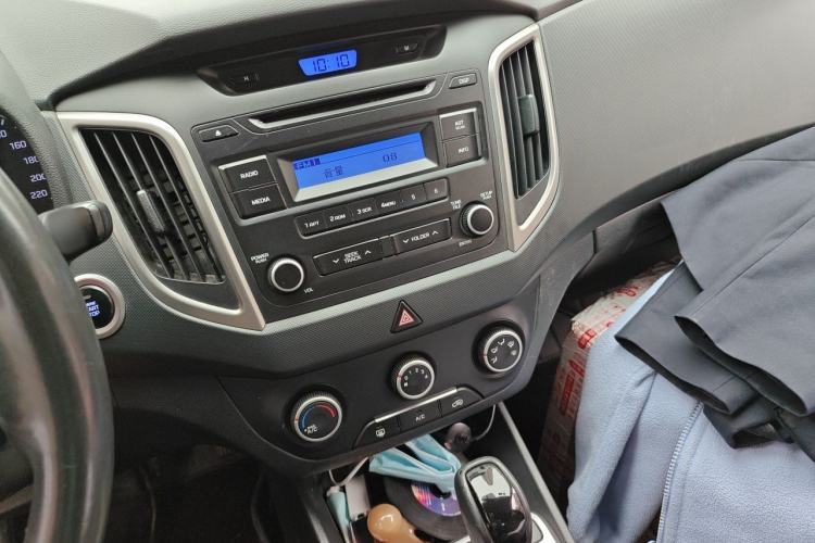 Used Hyundai ix25 2015 1.6L Automatic Two-Wheel Drive Smart GLS Trim Audio And AC Panel