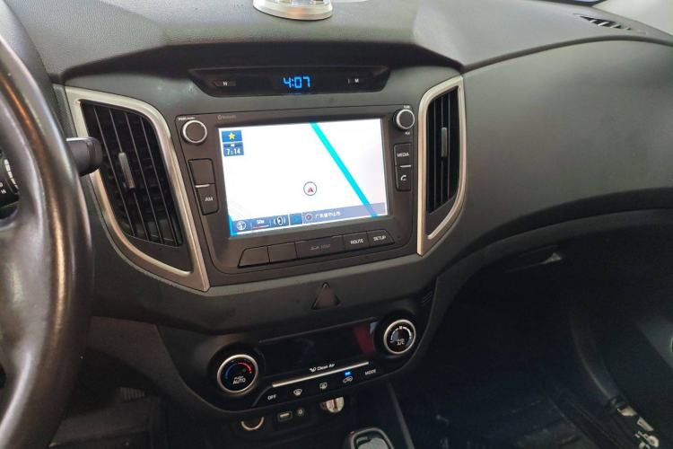 Used Hyundai ix25 2015 2.0L Automatic 4x4 Deluxe DLX Audio And AC Panel