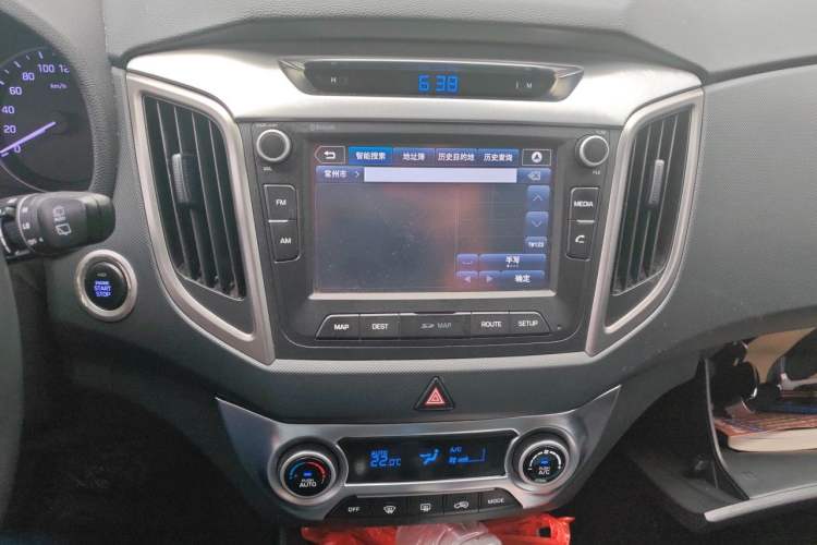 Used Hyundai ix25 2015 1.6L Automatic Two-Wheel-Drive Deluxe DLX Model Audio And AC Panel