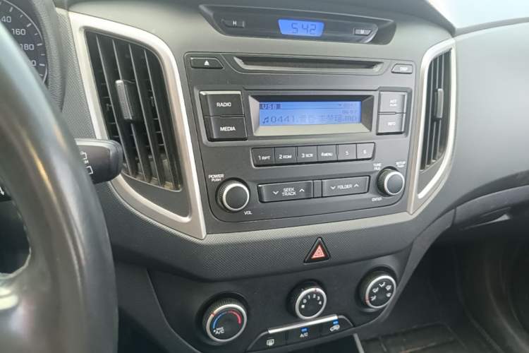 Used Hyundai ix25 2015 1.6L Automatic Two-Wheel Drive Smart GLS Trim Audio And AC Panel