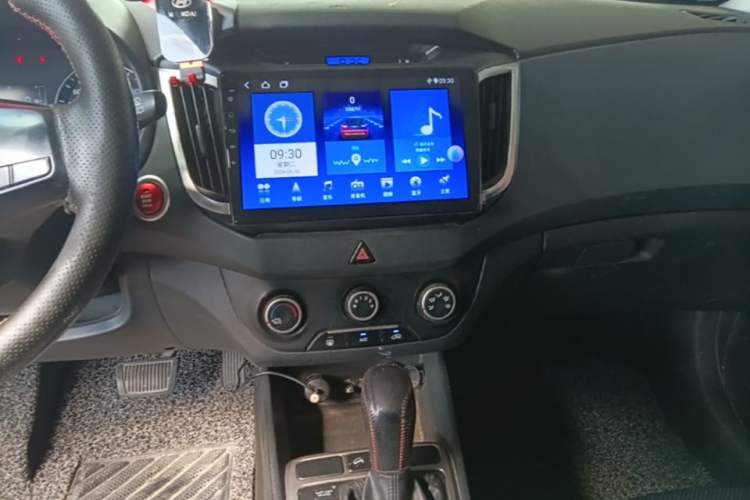 Used Hyundai ix25 2015 1.6L Automatic Two-Wheel Drive Smart GLS Trim Audio And AC Panel