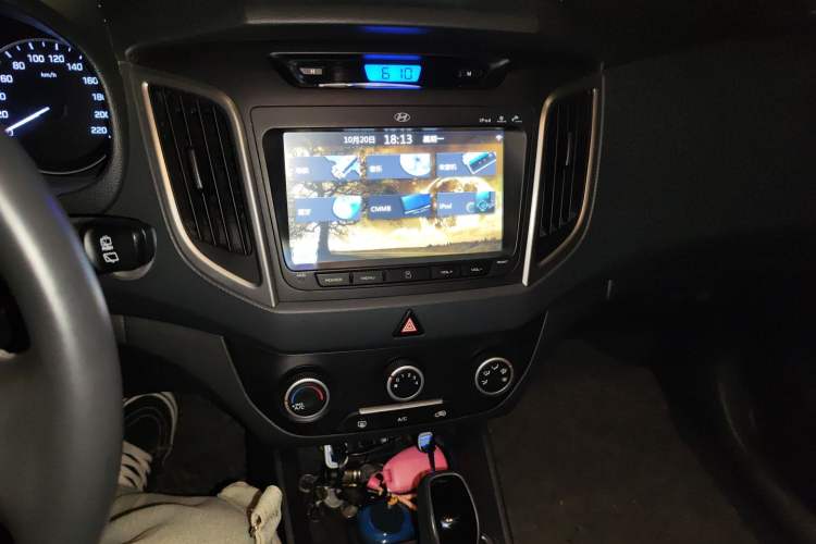 Used Hyundai ix25 2015 1.6L Automatic Two-Wheel Drive Smart GLS Trim Audio And AC Panel