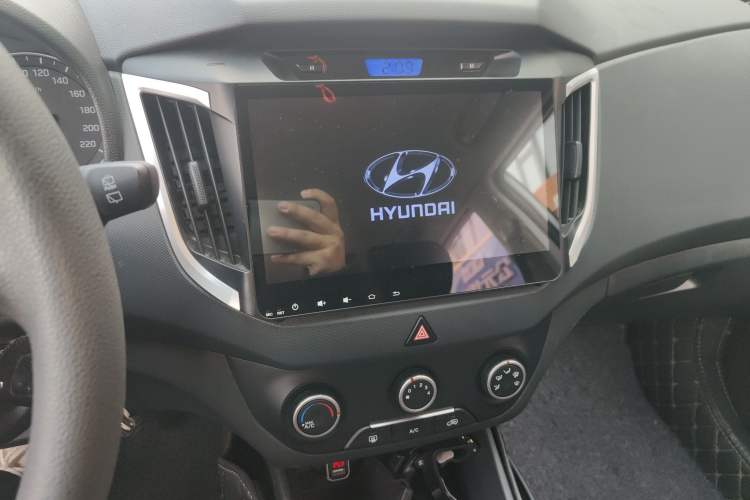 Used Hyundai ix25 2015 1.6L Manual Two-Wheel Drive Fashionable GS Model Audio And AC Panel
